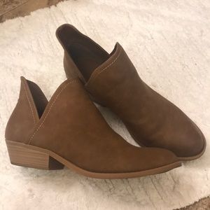 Universal Thread booties